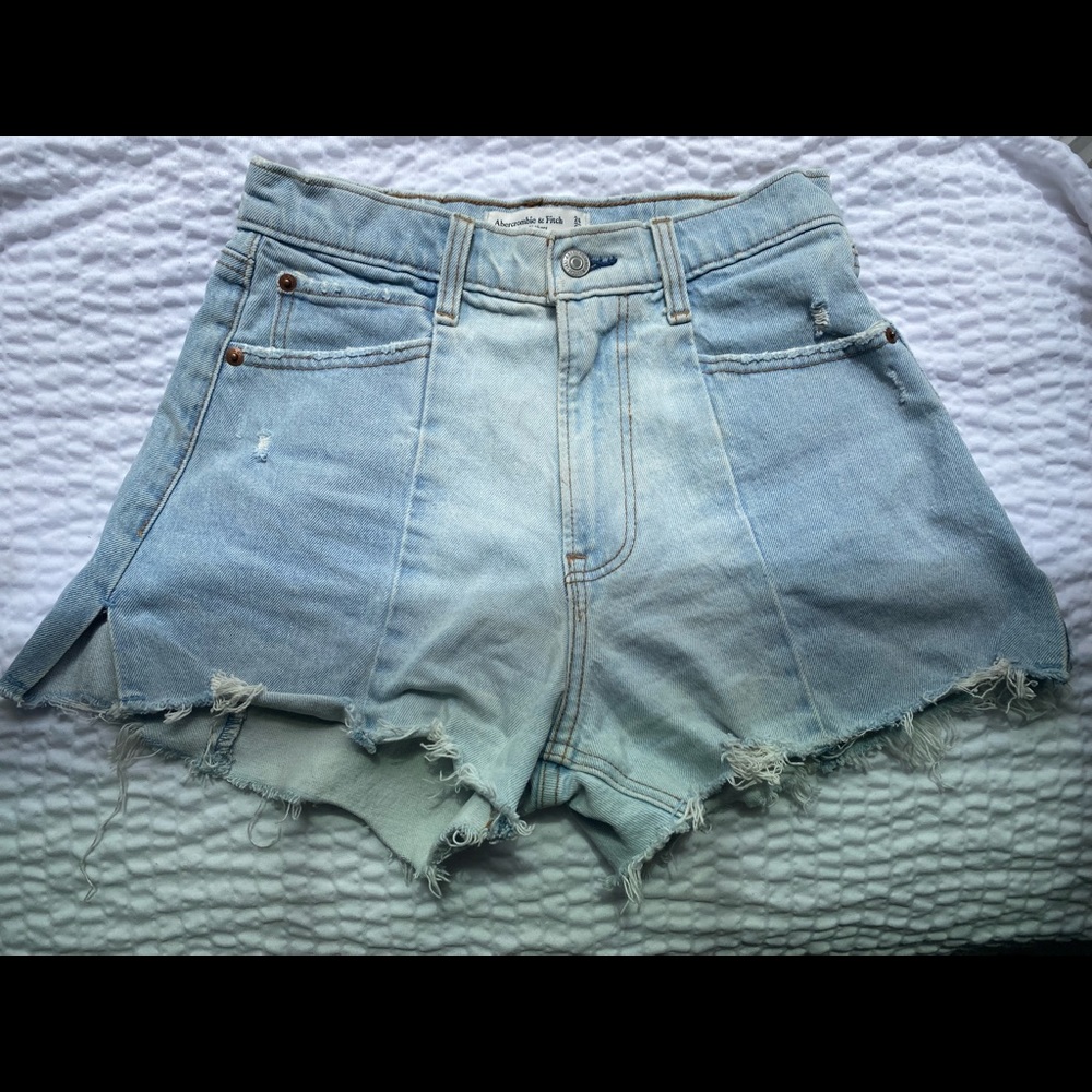 Women’s Abercrombie high rise shorts SZ 24 (00)